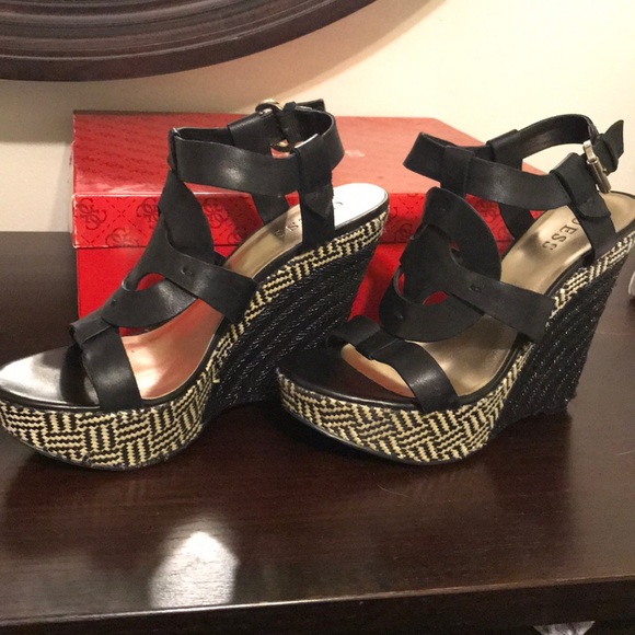 Guess Black Leather cutout wedge - Picture 3 of 7